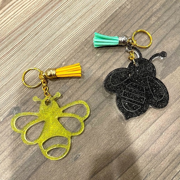 🎉🎉HP🎉🎉 Handmade Bee Keychains - Picture 2 of 9